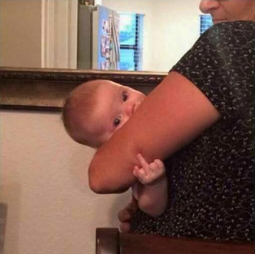 LoMejorDeFB's tweet photo. Cuando tu abuela te defiende de tu madre. https://t.co/vEP1qJKHTP