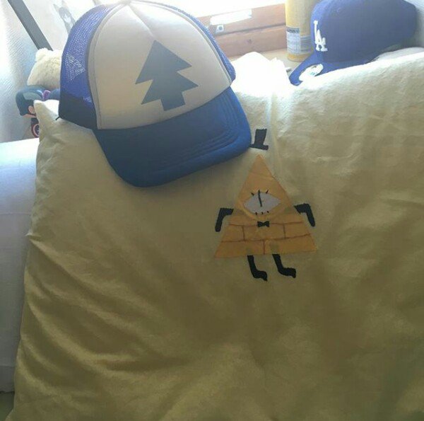 //I HAVE A BILL'S PILLOW AND I JUST GOTTA DIPPER'S HAT!!! I JUST GOTTA IT!!!!