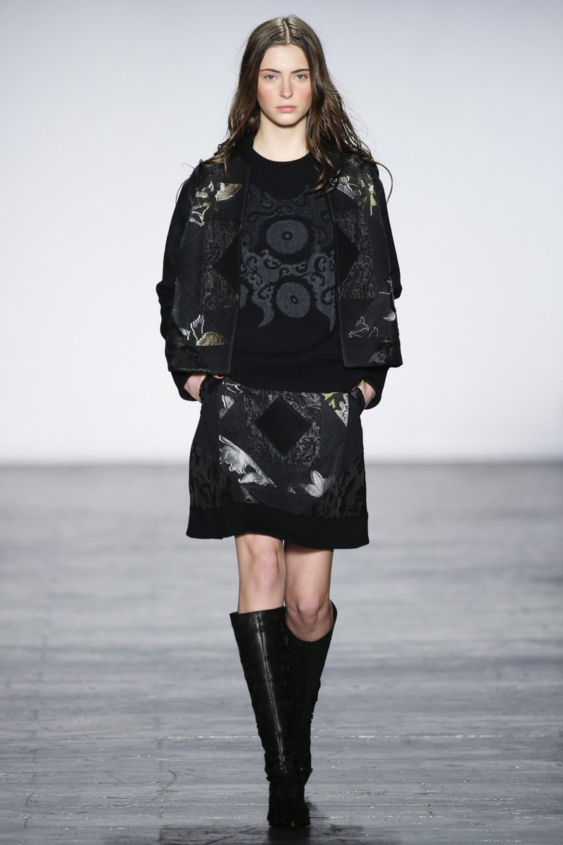 MANDPMODELS's tweet photo. #NYFW: #Karime and #LauraW walk for @VivienneTam #AW16 https://t.co/PayOzddErS