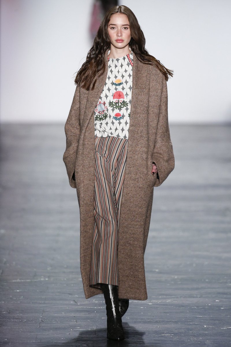 MANDPMODELS's tweet photo. #NYFW: #Karime and #LauraW walk for @VivienneTam #AW16 https://t.co/PayOzddErS