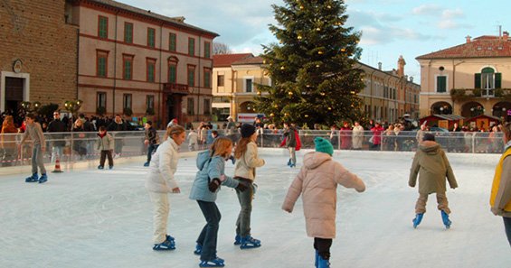 Cerviait's tweet photo. Il divertimento su ghiaccio continua: la pista di #Cervia rimarrà aperta fino al 28/02 >> https://t.co/xDoRtronNz https://t.co/7H60mUvIDT