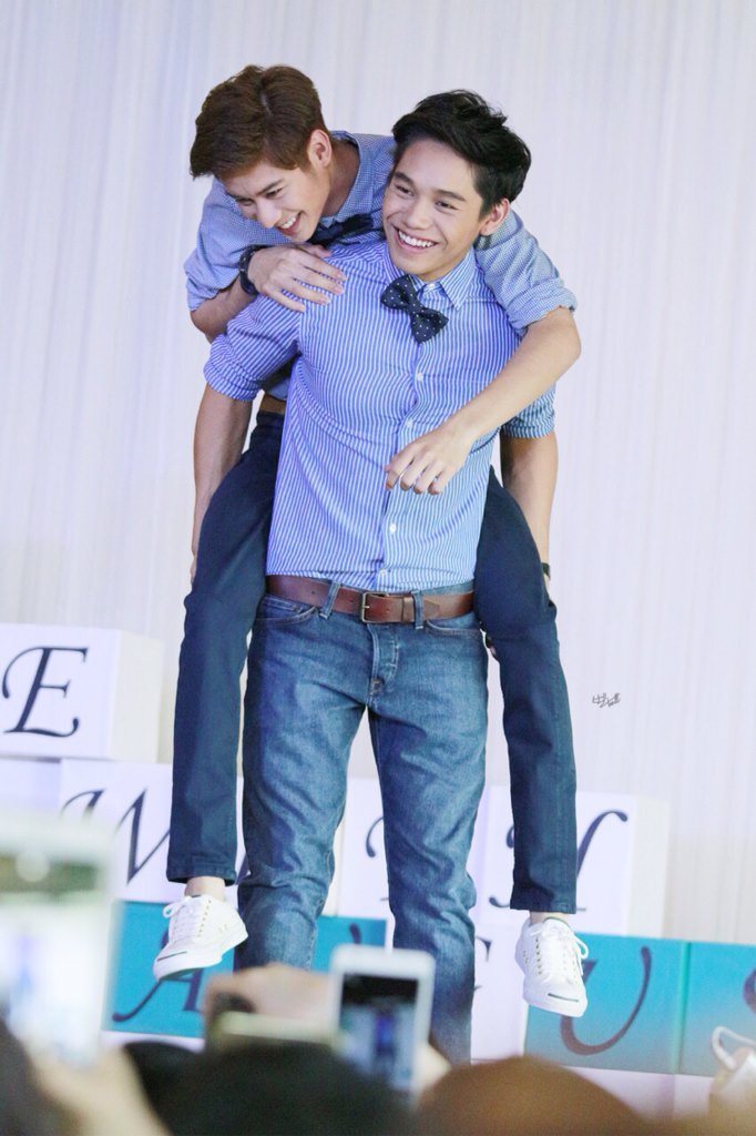 madeinnovemB's tweet photo. ขอบคุณสรวงสวรรค์ ให้เราได้เจอกัน ขอบคุณคนบนนั้นที่ทำให้ฉันได้พบเธอ~ ♡ #OnefinedaywithNgAg #ทีมเงินออกัส https://t.co/kCM0WGAptv