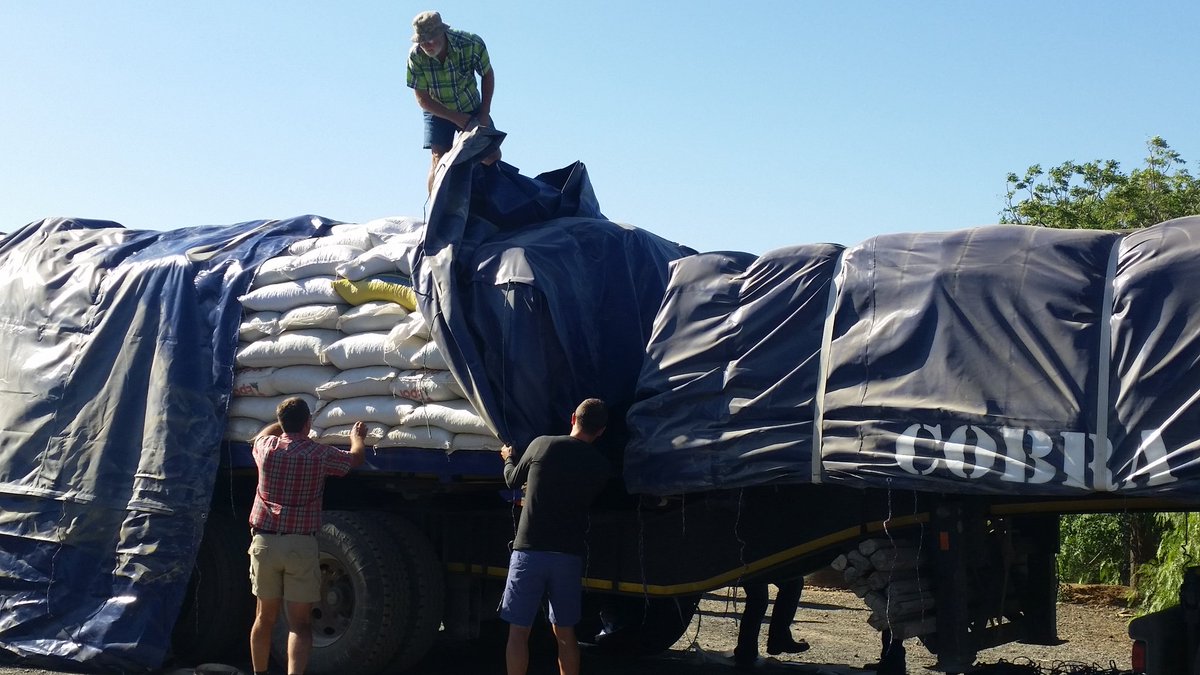 karienb11's tweet photo. @Tygerberg104fm @Die_Burger @carteblanchetv @PicknPay @MANTruckBusSA #ProjekSOS100 #CarnarvonBoere #35TonGenadeHoop https://t.co/4Im8Fd1HBe