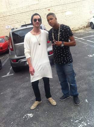 Silentrapper's tweet photo. On set with @locnville shooting their new music video for song#Grapevine currently sitting on number 13 on itunes https://t.co/swrks2IBTE