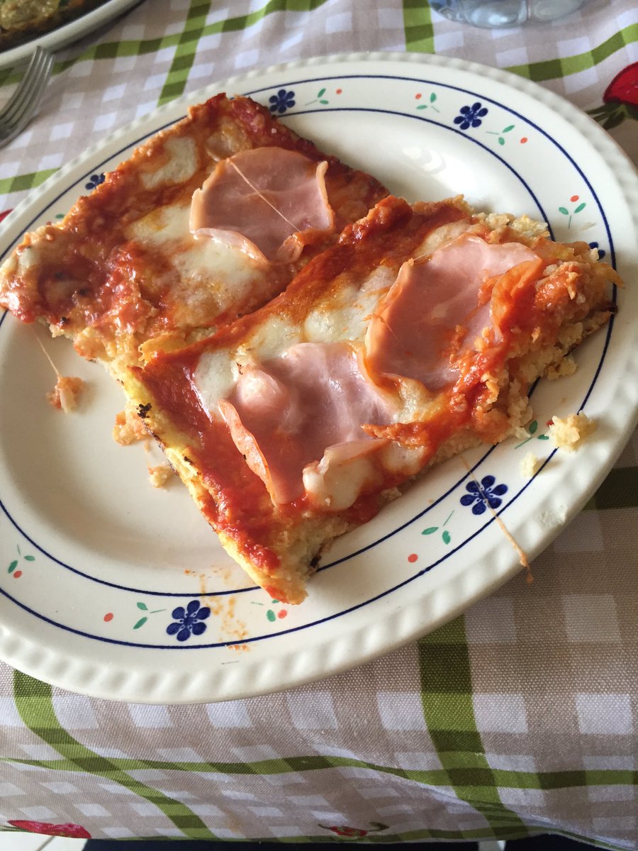 TGSTAL's tweet photo. @AlicelikeAudrey ecco la pizza al cavolfiore😍💕 https://t.co/DGQrHwXMOu