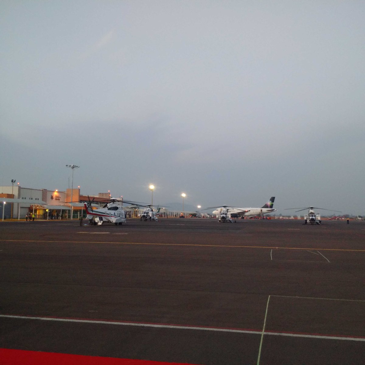 LorenaMartinez's tweet photo. Amaneciendo en el aeropuerto de Morelia, para recibir a Su Santidad el Papa Francisco . https://t.co/dtLwWsUd5M