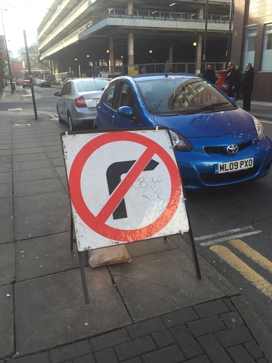 bootif1's tweet photo. Your inaccurate and misleading road signs also need to be removed from Bloom St please @OfficialTfGM @ManCityCouncil https://t.co/7SHlpQxjbA