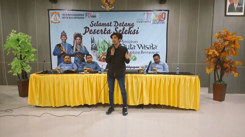 KotaBalikpapan's tweet photo. Lanjut, salah satu pegiat sosial media; Andre KHG sedikit berbagi ttg pengelolaan sosial media #EventBPN @FDWB_BPN https://t.co/jcswWeI5b7