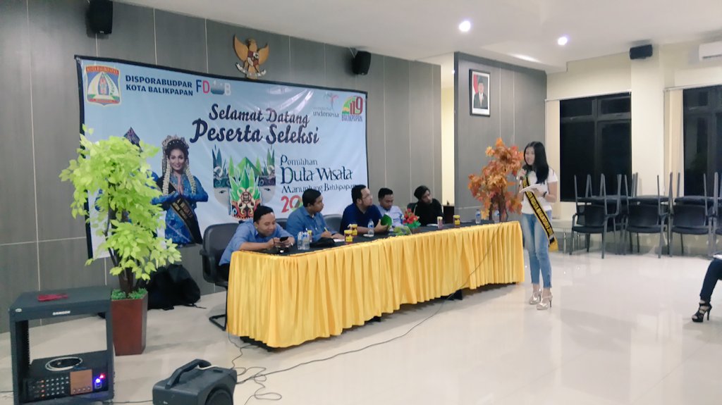 KotaBalikpapan's tweet photo. #EventBPN Now, sesi tanya-jawab Calon Duta Wisata @FDWB_BPN. Ada Meidi, Riza, dan Isa. Dijawab oleh Ariza Oktovialdi https://t.co/t9QUwGPHfp