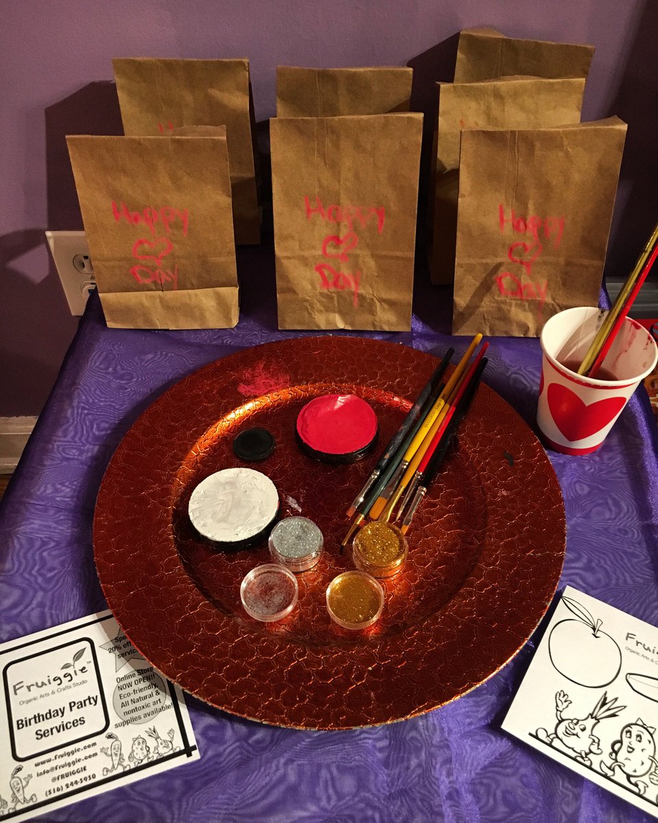 Vegan face painting &amp; Happy ❤️ Day goodie bags by Fruiggie for @thekatmint Parents Night Out event! #Fruiggie
