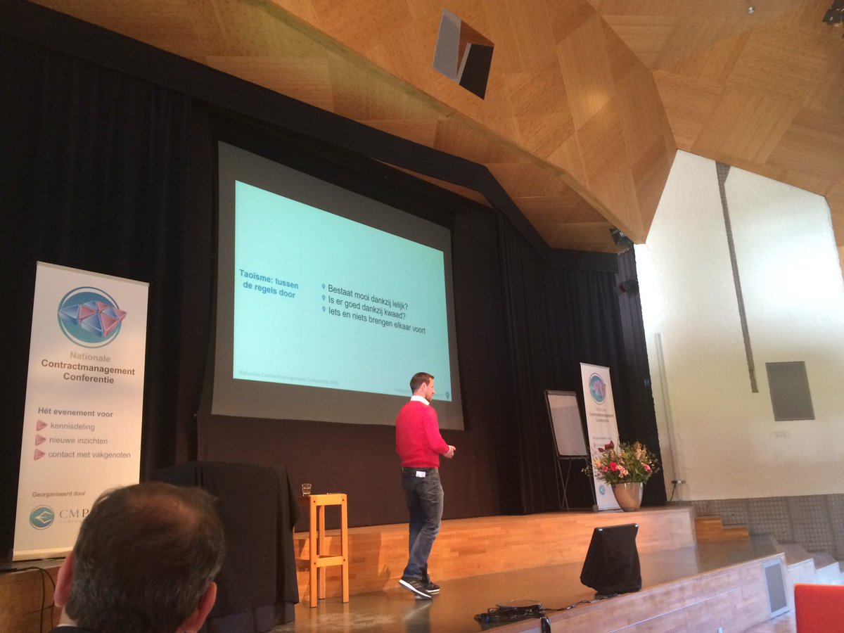 blomr's tweet photo. Taoisme op #ncmc16 "bestaat mooi dankzij lelijk?" en/of "is er goed dankzij kwaad?" Ferdinand zegt: Ja https://t.co/nAu7BQEan6