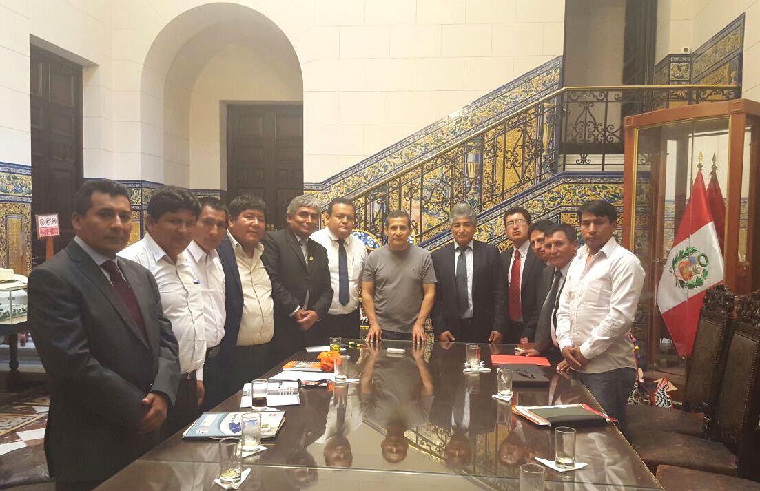 El Presidente Ollanta Humala se reunió en Palacio con los alcaldes de Parinacochas-Ayacucho goo.gl/uMiKrG