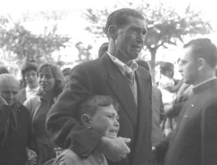vozferrol's tweet photo. Fotografía | Homenaje en color sepia a los héroes de la emigración @Afundacion_org #Ferrol
https://t.co/oBL97PmLAa https://t.co/JIJEofTuFh