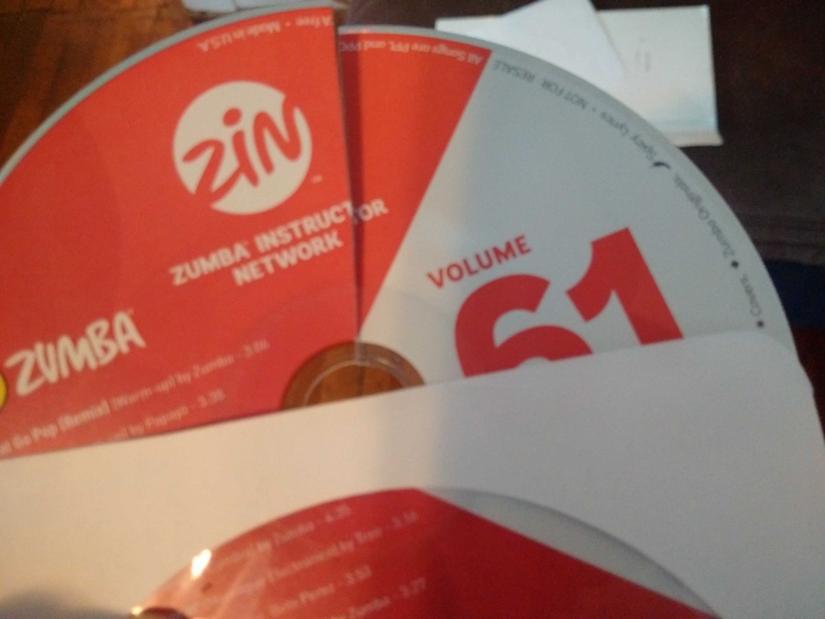 dr_k_vytlacil's tweet image. #zinproblems #zin #zumba just came in the mail today, but it&apos;s broken! :-( no happy birthday for me