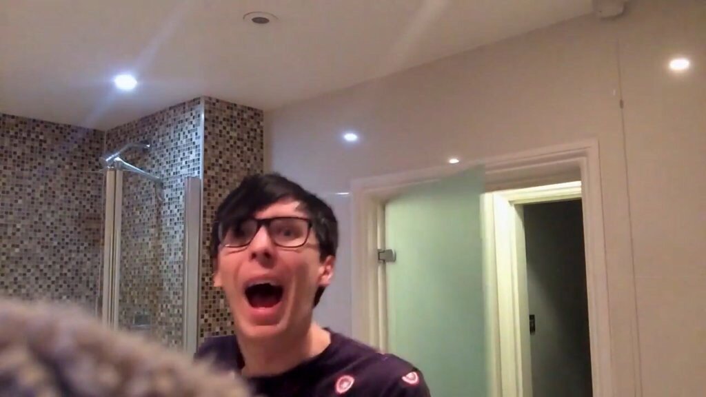 NaturallyPhan's tweet photo. @AmazingPhil I bet you it was the aliens that made you hit your foot https://t.co/SWjhsXIupe
