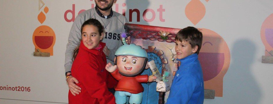 Els nostres ninots ja viuen a l’Expo fallanoscarmientas.com/?p=5201