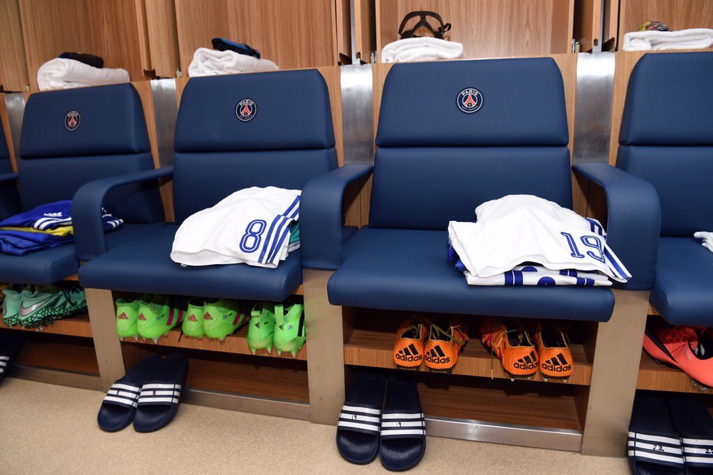CleatsOff's tweet photo. El vestuario del Chelsea (@ChelseaFC_Sp) ya está listo en el Parque de los Príncipes. #UCL #PSGCHE #CFC #Chelsea https://t.co/0r7CmJ5VsK