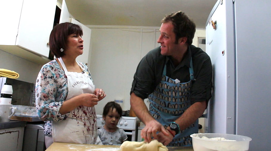 Entrechef_13C's tweet photo. EMPANADAS DE PINO EN LAS ISLAS FALKLAND MALVINAS? ADELA GUALA EN @Entrechef_13C JUNTO A CRISTIAN CORREA. IMPERDIBLE https://t.co/fbRzYsyj68