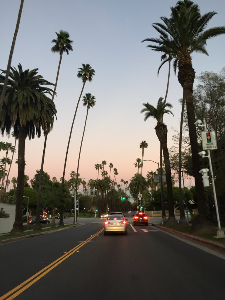 Griiip's tweet photo. Om inte jag och min familj bor i Beverly Hills en vacker dag är livet  inte ens värt https://t.co/CGgXcSlPWM