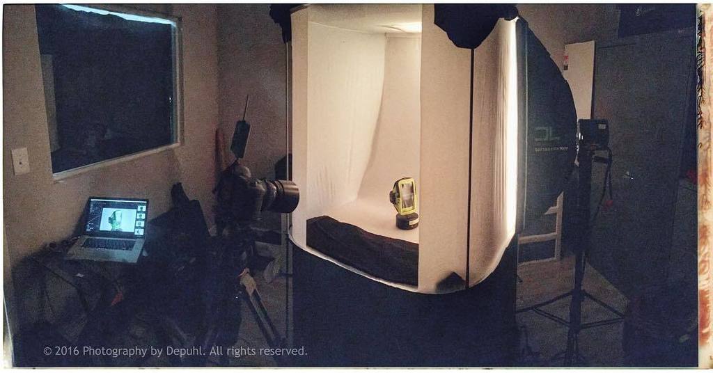 PhotosByDepuhl's tweet photo. Photographing 360° product spins for @armpocket. @alpinelabs #Radian2 gives me precise 10° rotations. _____________… https://t.co/W3eBFPdNQH