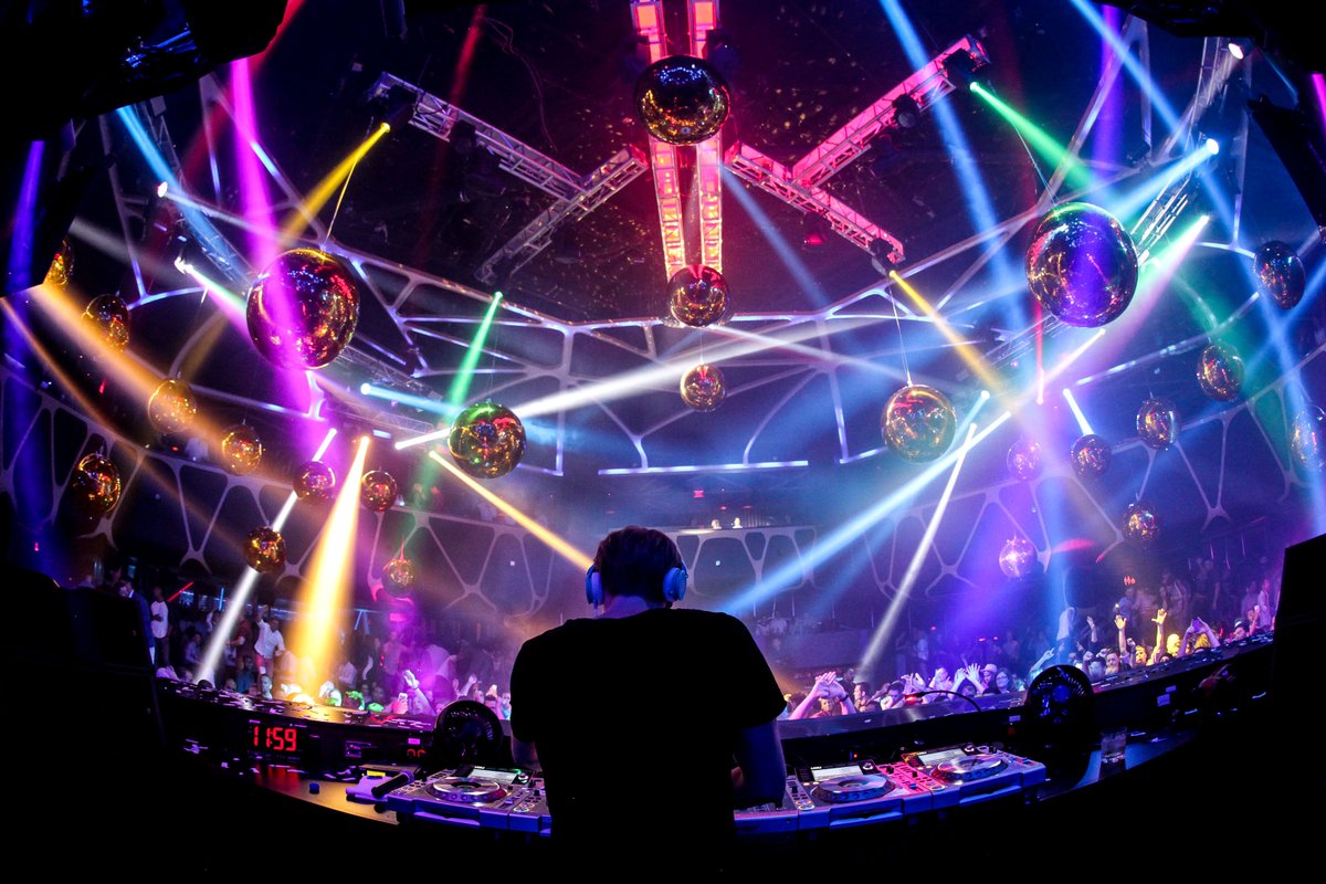 Take a second to vote #Hakkasan as your favorite club in DJ Mag's Top 100 Poll. Vote here: hkk.sn/vote