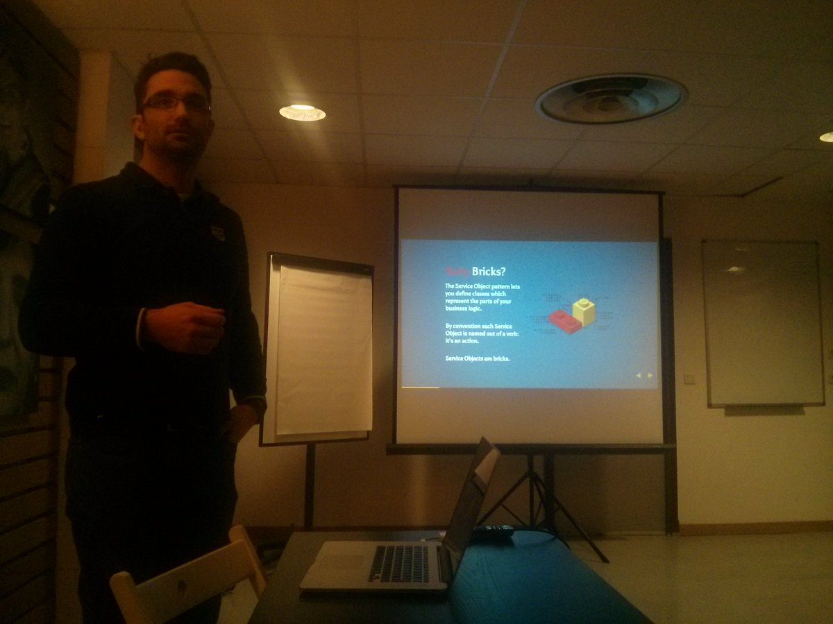 _rubynord's tweet image. Pour terminer, @apneadiving nous parle de Service Objects et Lego #aperoruby