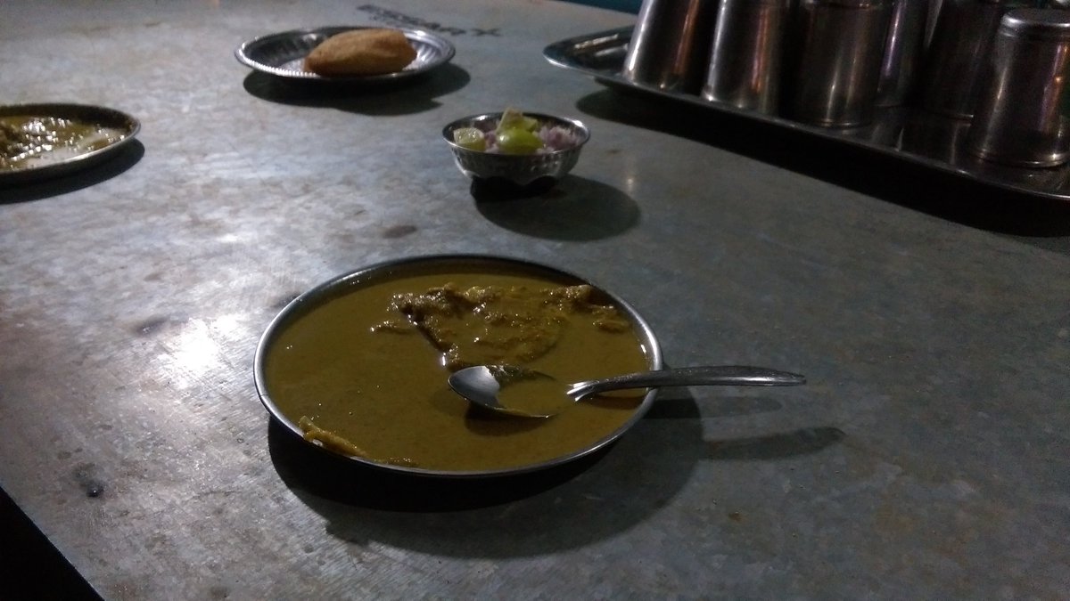 virajnayak23's tweet photo. Ross omlete #siolim #eveningdrive #foodgasm #food #fingerlicious #streetfood https://t.co/9LzA0QCuf5