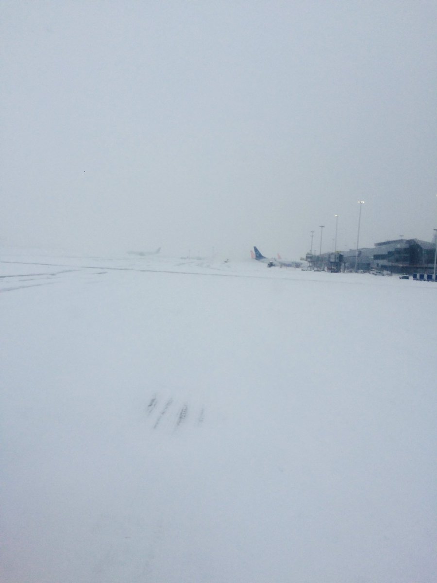 timbosimpson's tweet photo. #WhiteOut but made to #Montreal for the @CargoLogistics conference - excited to be speaking tomorrow #cargo2016 https://t.co/wmGPKGnw9h