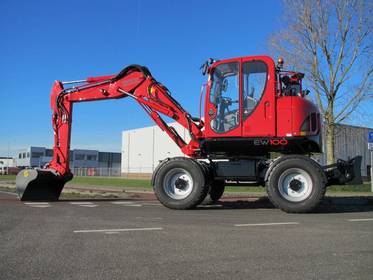 Steeho1's tweet photo. Afgeleverd aan de fa. Meeuwisse Wacker Neuson EW100 met WOS-vacuümsysteem. Veel succes met de nieuwe machine. https://t.co/i1Z7T6N8rF