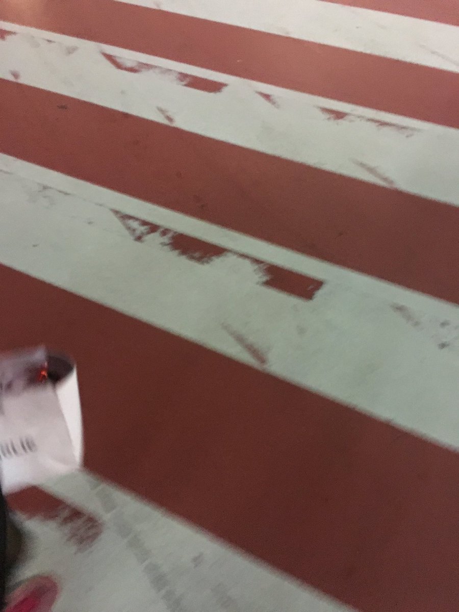 JUNHOE0625's tweet photo. 横断歩道がllilliiにしかみえない病💉💁🚑
#iKON #ShowTimeTour2016 https://t.co/E7lfRuWvfU