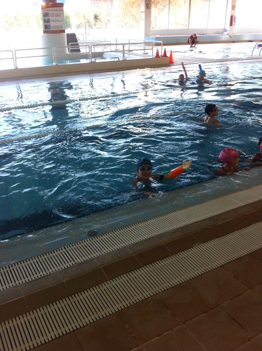 jclizarbe's tweet photo. Unai disfrutando en la piscina. @Enablethefuture #elektronikadonbosco #gutenberg3d https://t.co/TEDjhcTLd8