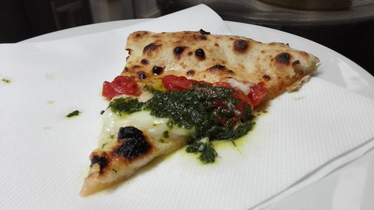 ioe_margherita's tweet photo. Gianfranco Iervolino a #lsdm: «La pizza non ha segreti». E non è un segreto che la sua pizza sia buonissima. https://t.co/FutUwojQrU