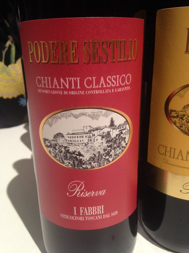 robertaperna1's tweet photo. Al #chianticlassico #CCC16 una bella novità. #ifabbri con un vino Made in Panzano https://t.co/bVx0L2rLEF