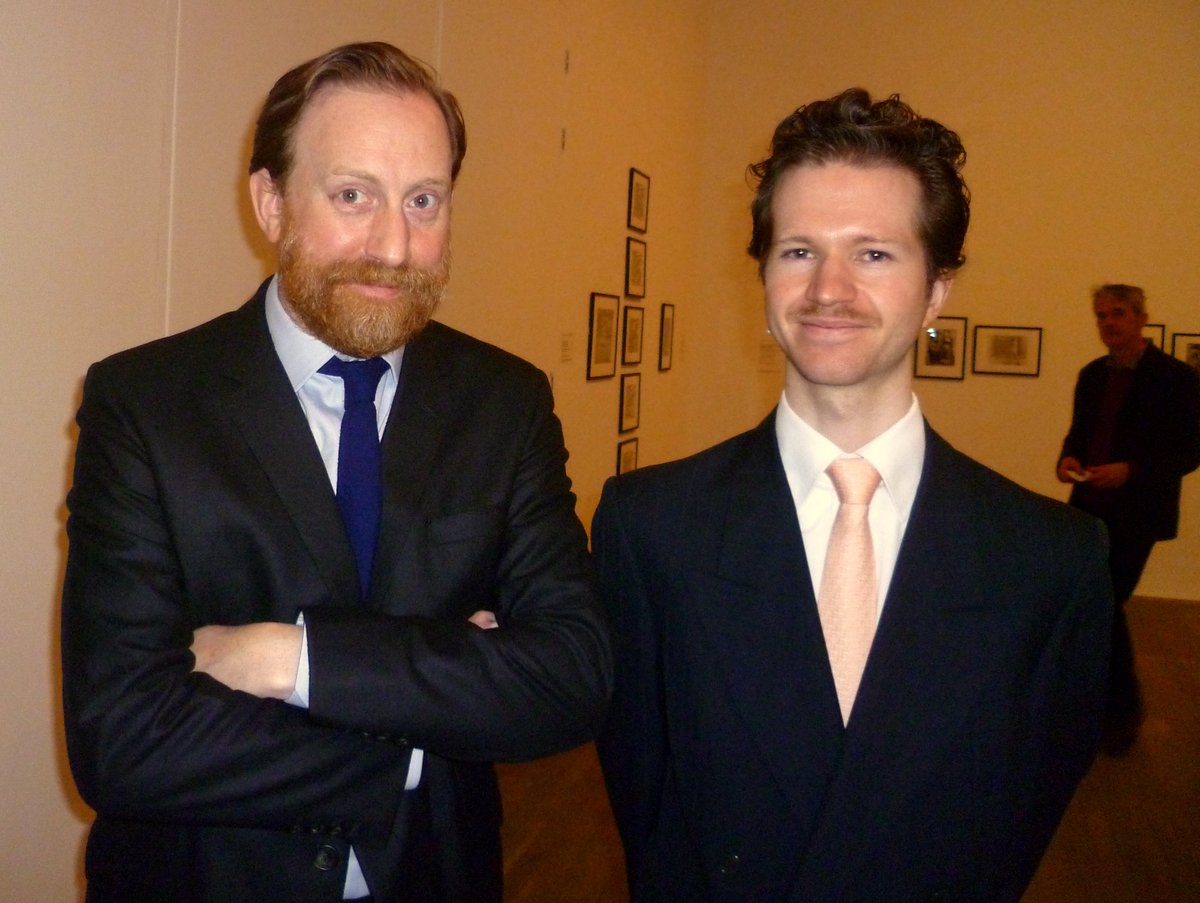 beatricecolbran's tweet photo. SIMON BAKER et FIONTAN MORAN, commissaires de l'exposition PERFORMING FOR THE CAMERA, TATE MODERN https://t.co/YJdKoLq0wA