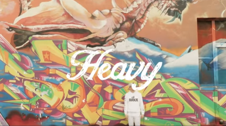 Le Jac estrenó controversial video del tema "Heavy" bitly.com/1omwVQ3