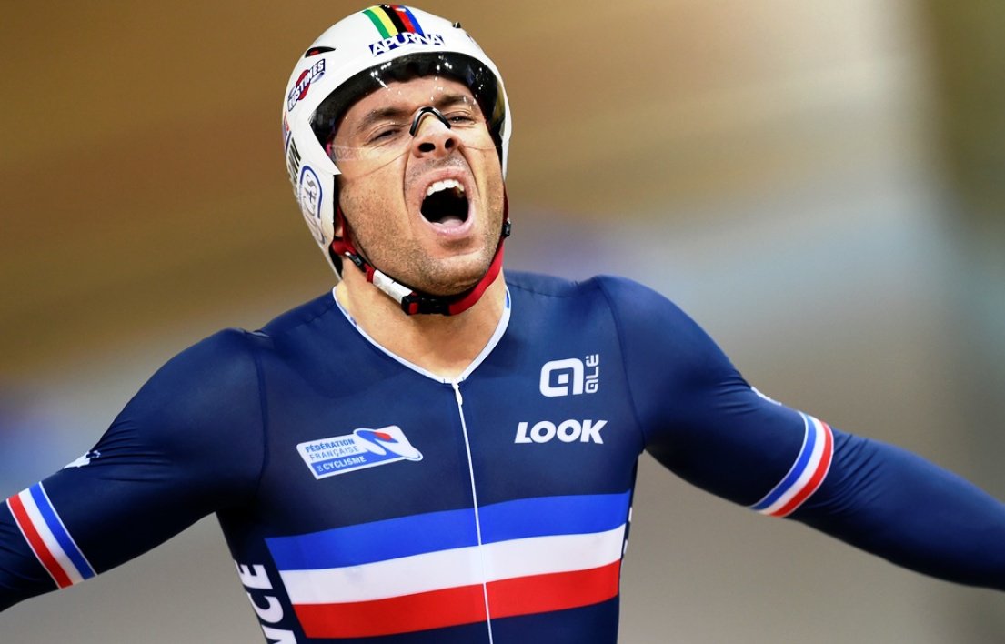 RMCsport's tweet photo. EN VIDEO : @FrancoisPervis défie un bolide sur 100 mètres https://t.co/KvinzhJSf0 https://t.co/1e5sgBjgev