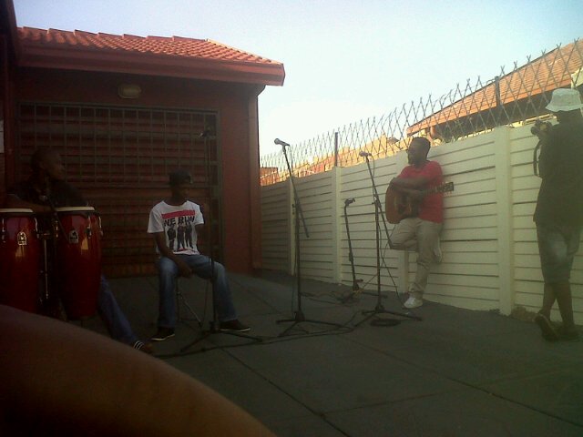 Takamia_music's tweet photo. About to start rehearsal @Ugqozi1 @OoRapid @slashdexcel1 @TboozeThabo #team_balance https://t.co/aDXZFWSype
