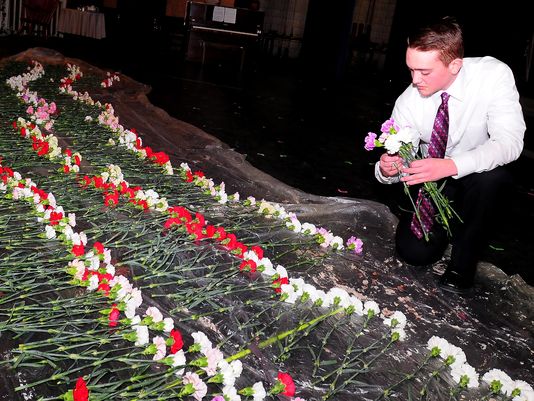 RAKFoundation's tweet photo. Student buys flowers for all 834 girls at his school on #valentinesday https://t.co/2WOUD9gVMg #RAKWeek https://t.co/E5l9IFpikC