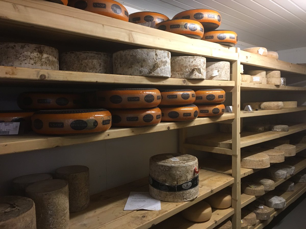 CheeseCo4's tweet photo. Delivered on Wednesday served to you on Thursday, thanks @finecheeseco. We @CheeseCo4 are super impressed. https://t.co/VgtNaVvdzY