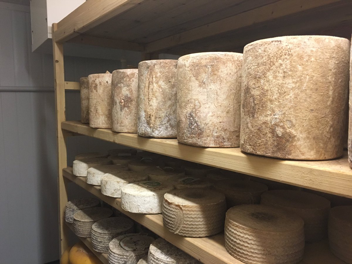 CheeseCo4's tweet photo. Delivered on Wednesday served to you on Thursday, thanks @finecheeseco. We @CheeseCo4 are super impressed. https://t.co/VgtNaVvdzY