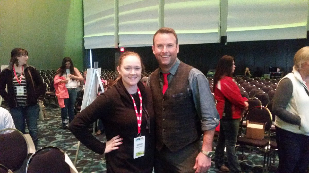 NiswanderFarms's tweet photo. Colbie @niswanderfarms with @kellybarnes at 2016 KC YFR Leadership Conference. #showmeyfr #afbfyfr https://t.co/NFKChnauZq