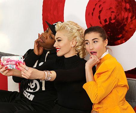 Behind-the-scenes footage of @GwenStefani's live video with secrets revealed! tgt.biz/9a8v #MoreMusic