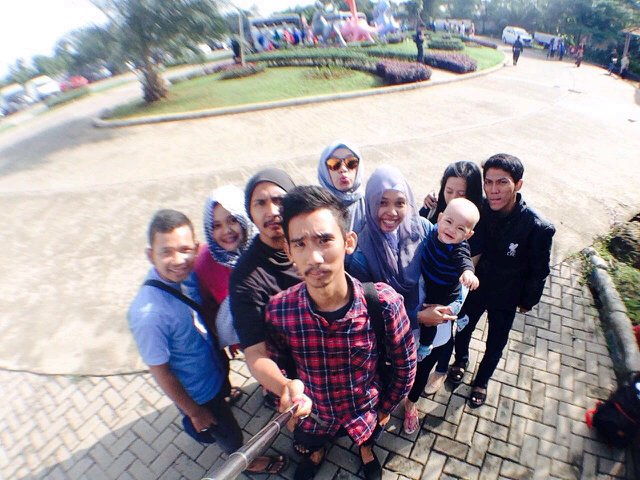 Demennya debat di grup apalagi kalo mau jln2, tapi kalo udah ketemu semua udah kaya keluarga sayangnya ♥♥