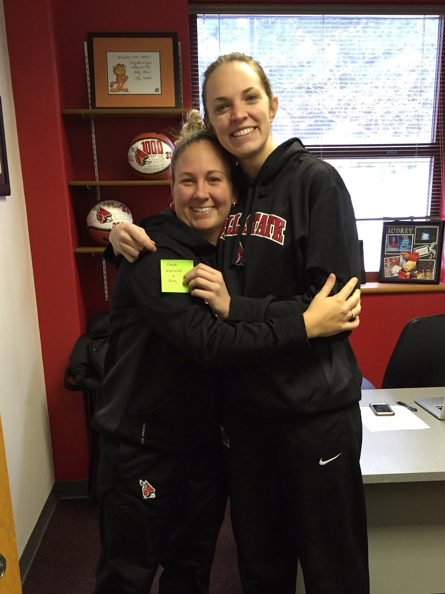 srmerder33's tweet photo. Spreading kindness with @aemcdonald33 #bsuRAK #TakingMACtion https://t.co/5eRUtk9ltA