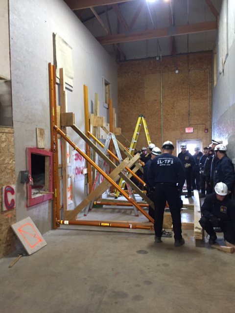 Paratech_Inc's tweet image. Nigel at IL-TF1 collapse training at Frankfort Station 3
@Local4338