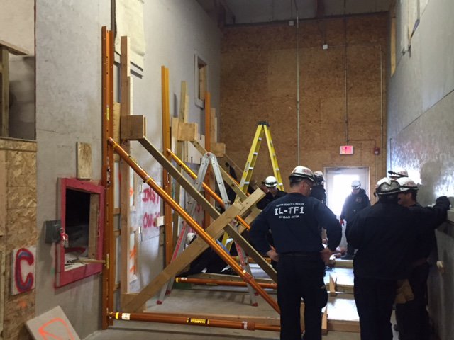 Paratech_Inc's tweet image. Nigel at IL-TF1 collapse training at Frankfort Station 3
@Local4338