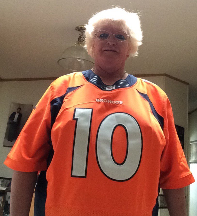 courthousedeb's tweet photo. @ESanders_10 remember this one? You favorited it and it ended up on tv @9NEWS Congrats on #SB50 win #EsandersApp https://t.co/rAXV3Vuo94