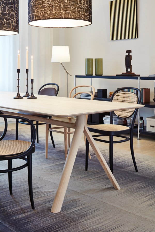 Dutch designer Jorre van Ast's table pairs with @THONET_GmbH's iconic steam bent wood chair frameweb.com/news/thonet-s-…