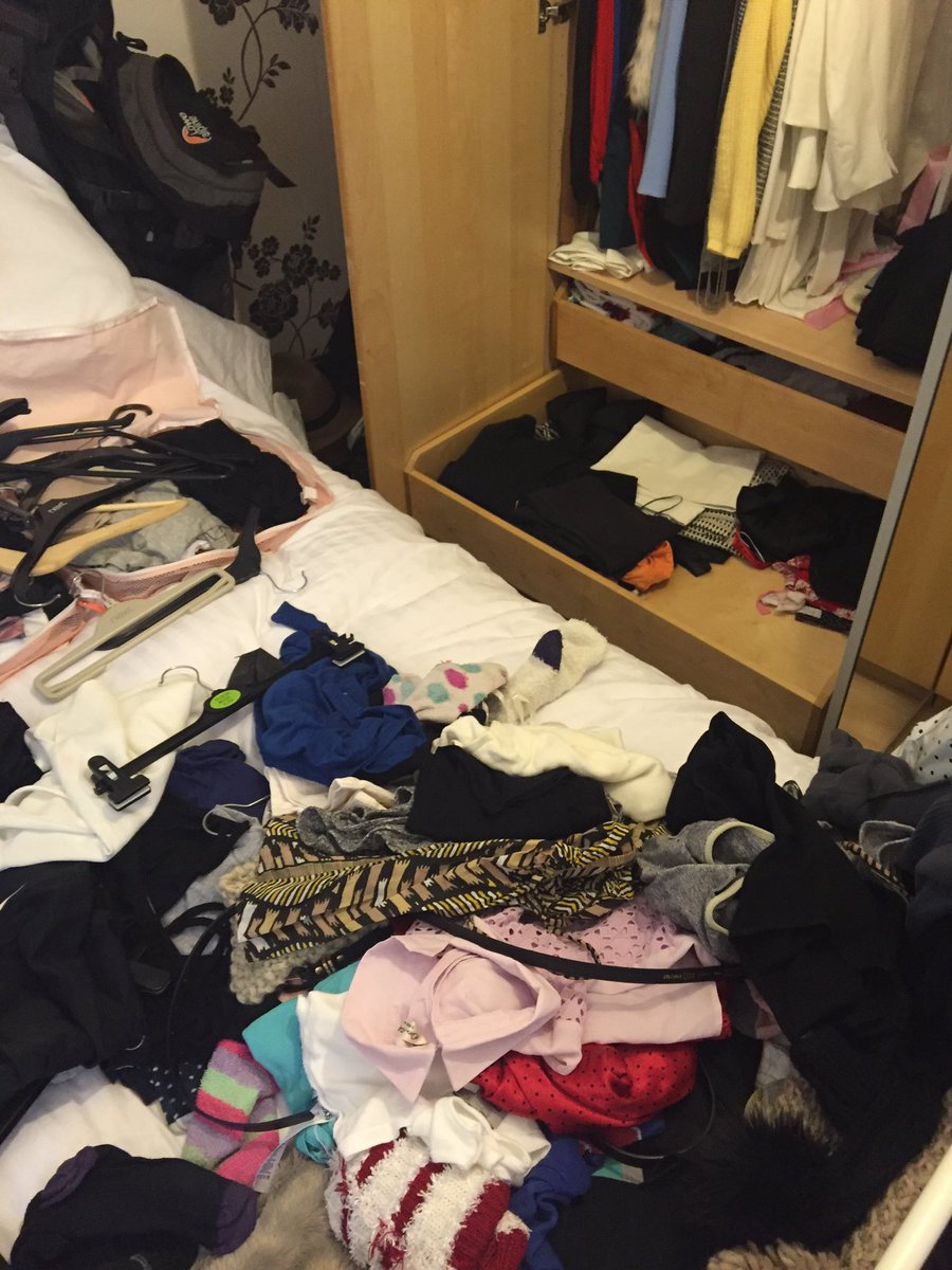 x_hannahwright's tweet photo. The struggle is real 😳😳 my clothes are swallowing me up #packing #clearout #ihavemoreclothesthantopshop https://t.co/fGtYy5wmLf