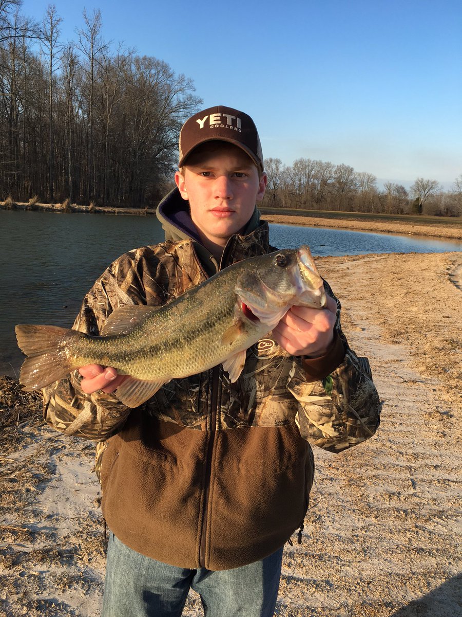 wings_outd's tweet image. Cold weather fishing! Always a good time